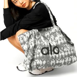 Alo Yoga Shopper Tote (NWT)